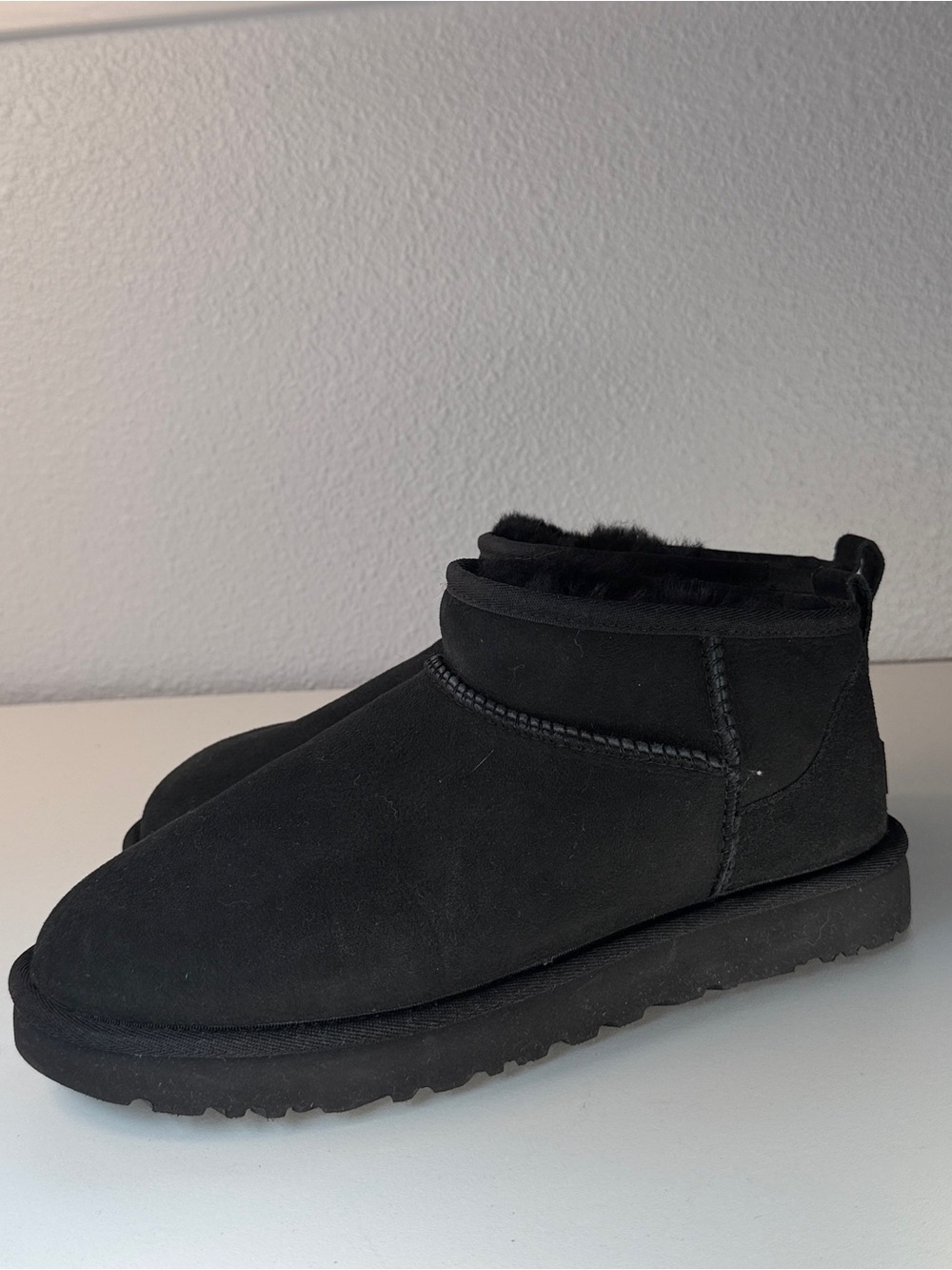 UGG Classic Ultra Mini Black Suede Shearling Boots Womens  Size 10